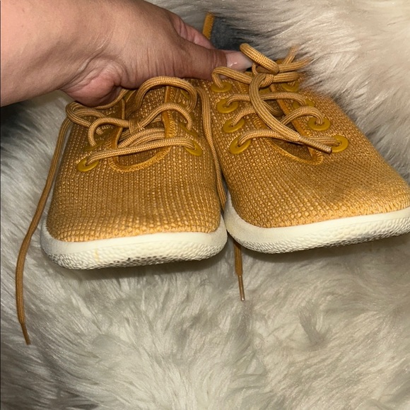 Allbirds women’s Lace-Up Sneakers W10 - Picture 2 of 7